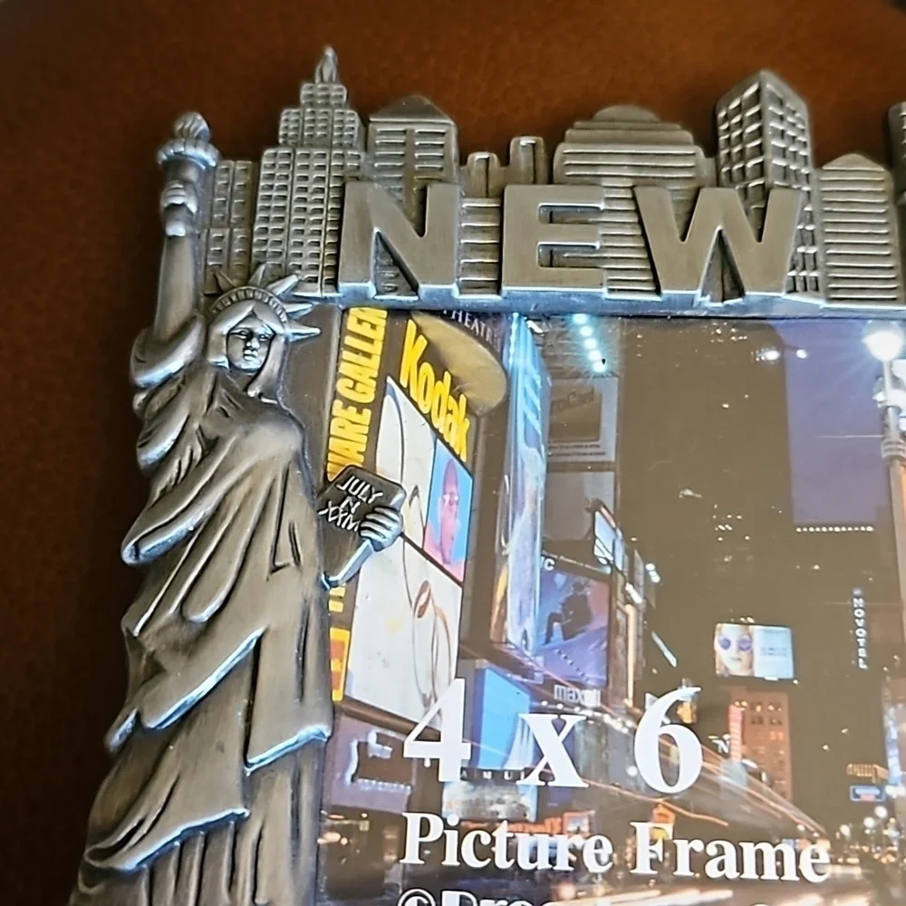 Broadway Gifts tourist souvenir